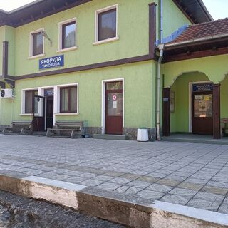 Bahnhof, Yakorida