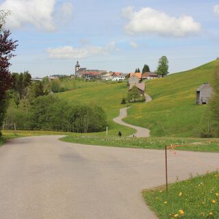 Weg Richtung Dorfzentrum Hemberg