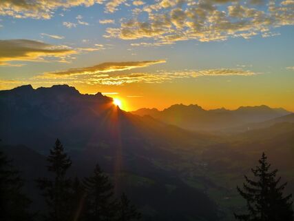 Soell_Sonnenaufgang_Sommer2020_KleinerPoelven_Gipfelkreuz_GabrielEder (2).JPG