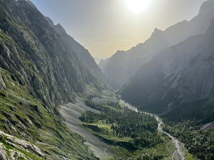 Blick vom "Brett" zurück zur Höllentalangerhütte