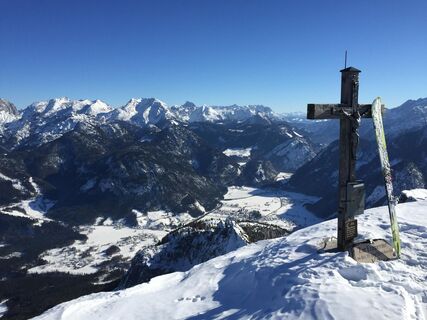 Grubhoerndlgipfel mit Blick auf das Berchtesgadenerland