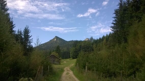Kitzstein (links) und Wasserwand