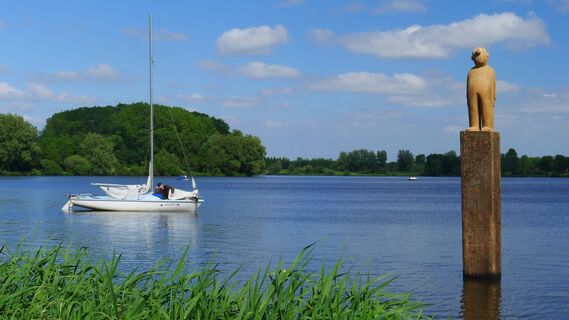 Boot und Seemann auf dem Vörder See