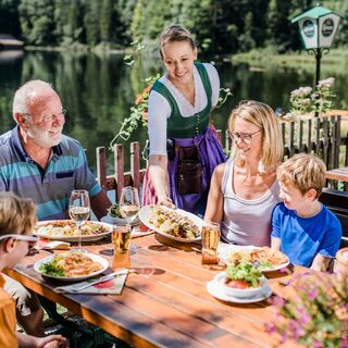 Genuss in der Fischerhütte am Toplitzsee
