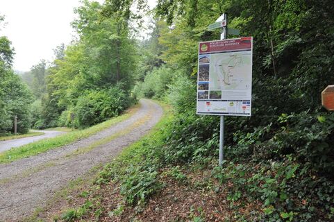 Einstiegstafel zum Qualitätsweg "Boller Felsen" am Wanderparkplatz Eichendorffstraße