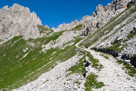 La mulattiera che sale al Passo del Mulo