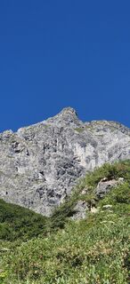 Fotografija s spletne strani Dinc Soyalp na poti