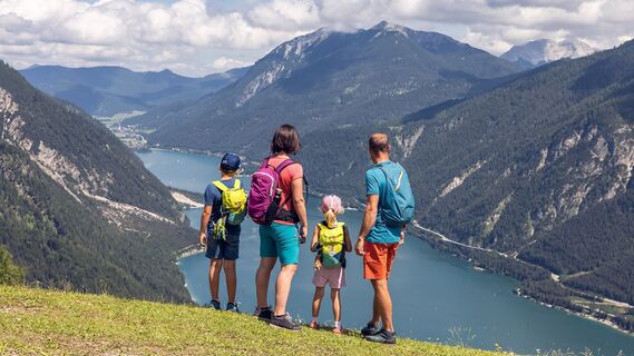 Blick vom Zwölferkopf zum Achensee