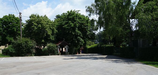 Wanderbeginn Parkplatz und Bushaltestelle