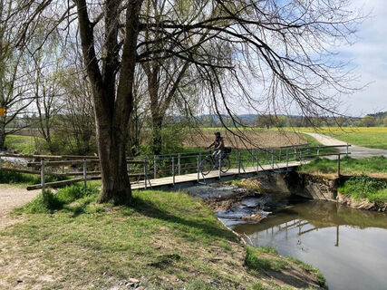Weg mit Brücke