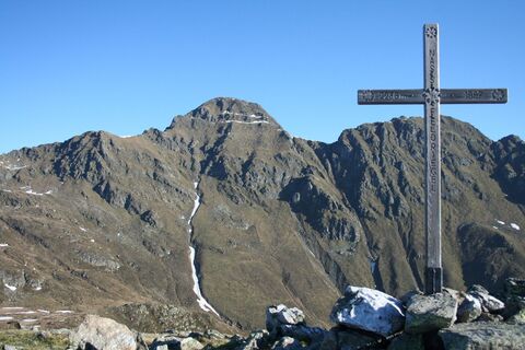 Am Gipfel des Naßfeldriegels mit  Blick zur Hochtristen.