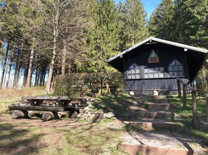 Tränkebachhütte im Frühjahr