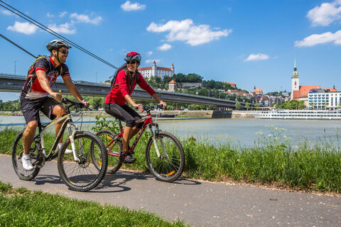 Radfahrer in Bratislava © MS Agency/Robert Vrlák