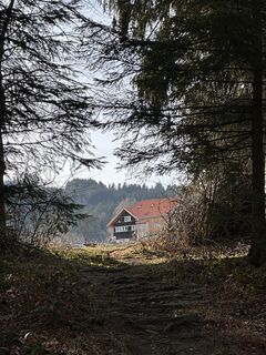 Fotografija s spletne strani Cyrill Bischof na poti