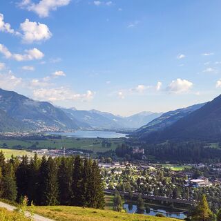 Traumhafter Ausblick auf den Zeller See und Schloss Fischhorn