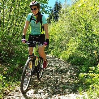Ein steiler und schmaler Singletrail