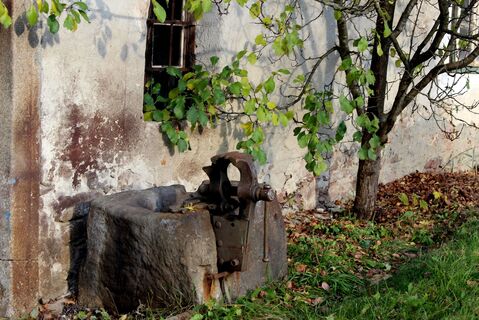 Vor der ehemaligen Schmiede in Steinbach