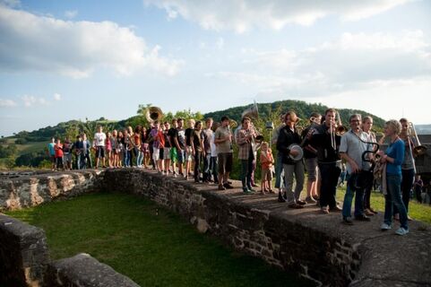 Große und kleine Musiker auf Burg Lichtenberg