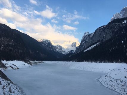 Blick vom Vorderen Gosausee zum Dachstein