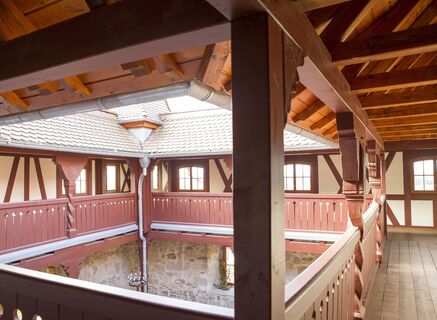 Burginnenhof | Burg Neuhaus-Schierschnitz