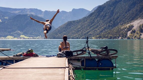 nach der Biketour ein erfrischender Sprung in den Achensee