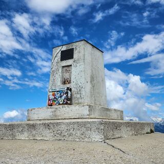 Das Denkmal auf dem Gipfel des Matajur
