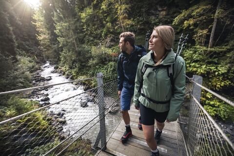 Wanderung über die Hängebrücke