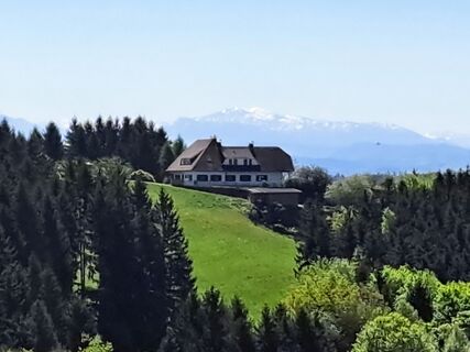 Foto von Bellou entlang der Tour