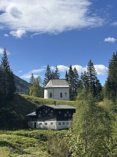 Fotografija s spletne strani Michael na poti