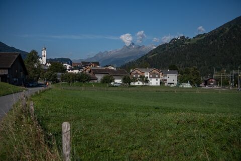 Castrisch im Sommerlicht