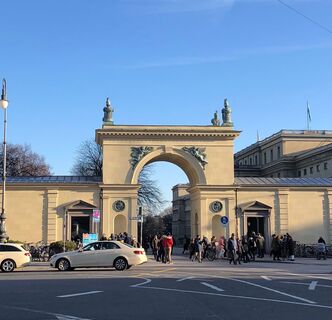 Entrance to the Hofgarten (starting point of the tour)