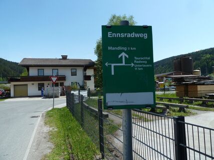 Beginn des Radweges in Radstadt in der Tauernstrasse