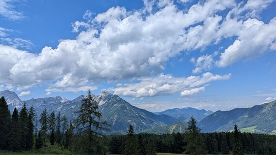 Fotografija s spletne strani Ziegler Em1304 na poti