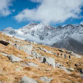 Richtung Rifugio Ponti mit dem verschneiten Monte Disgrazia