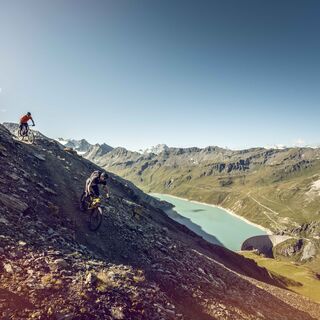 Mountainbiker Corne de Sorebois - Stausee Moiry, Val d'Anniviers