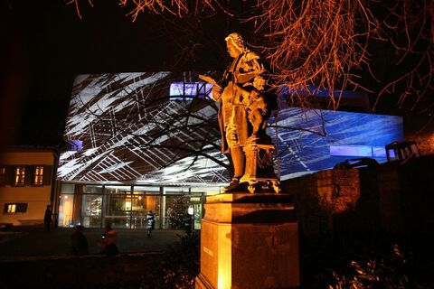 Lichtinstallation am Bachhaus