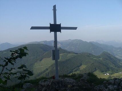 Gipfelkreuz der Lindaumauer. Blick ca. Richtung Westen