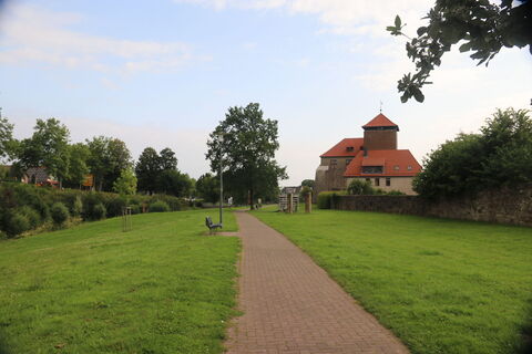 Burg_Horn_Wallrundweg_®GesUndTourismus Horn-Bad Meinberg GmbH.jpg