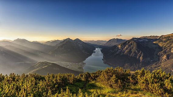 Sonnenuntergang am Bärenkopf in Pertisau mit Blick auf den Achensee.