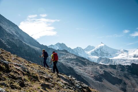 Wanderer im Val d'Anniviers.