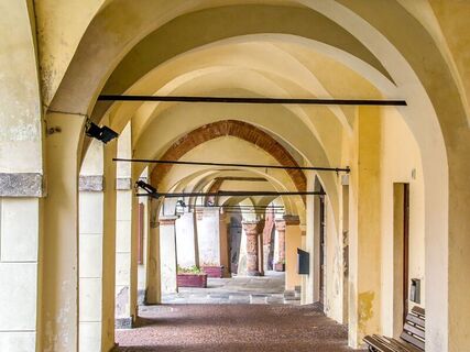 Portico_Piazza_Conte_Rosso