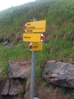 Wegweiser Wanderung Munt