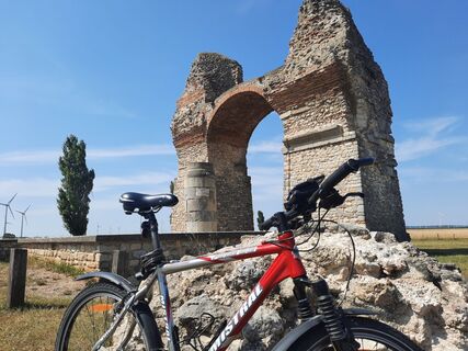 Heidentor Petronell-Carnuntum, Fahrrad