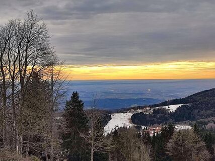 Abstieg nach Kerschbaum mit Blick bis zur Zugspitze (Vergrößerung)