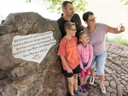 Selfie vor dem Weserstein