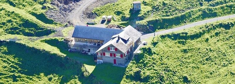 Die Hauptgebäude der Alp Seenalp
