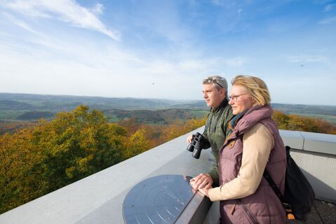 Alheimer Turm Aussichtsplatform mit Menschen Urheber EMF Fotograf Stefan Bochenek