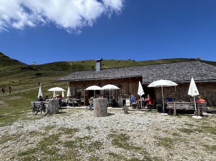 Fotografija s spletne strani Helmut Ertz na poti