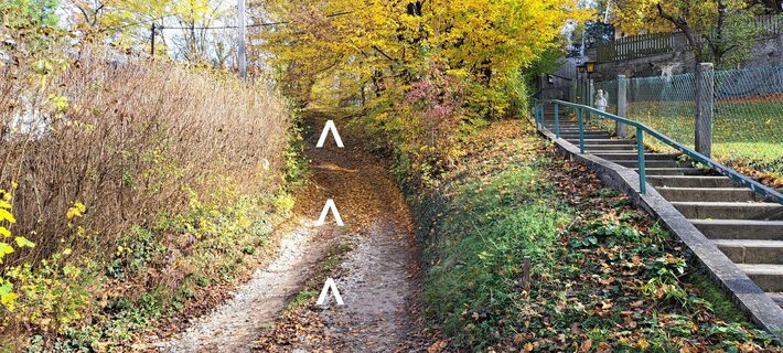 Links hoch an der Augustinerhütte und Spielplatz vorbei