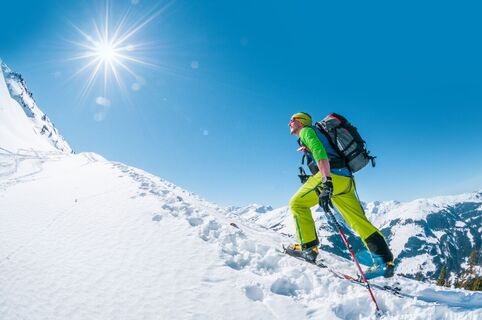 Skitouren Aufstieg_Gerstinger_Joch_Windau_KitzbuehelerAlpen-Stefan Herbke-0234.jpg